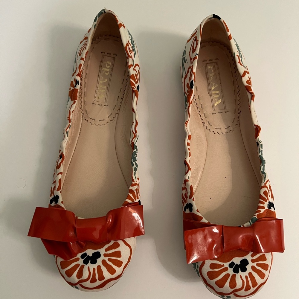 Prada Women's Floral Bow Flats - Orange and Cream